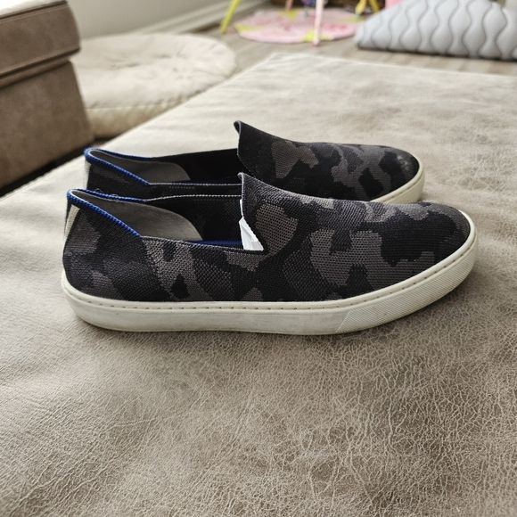 ROTHY'S The Original Slip On Sneaker In Grey Camo. - Picture 6 of 9